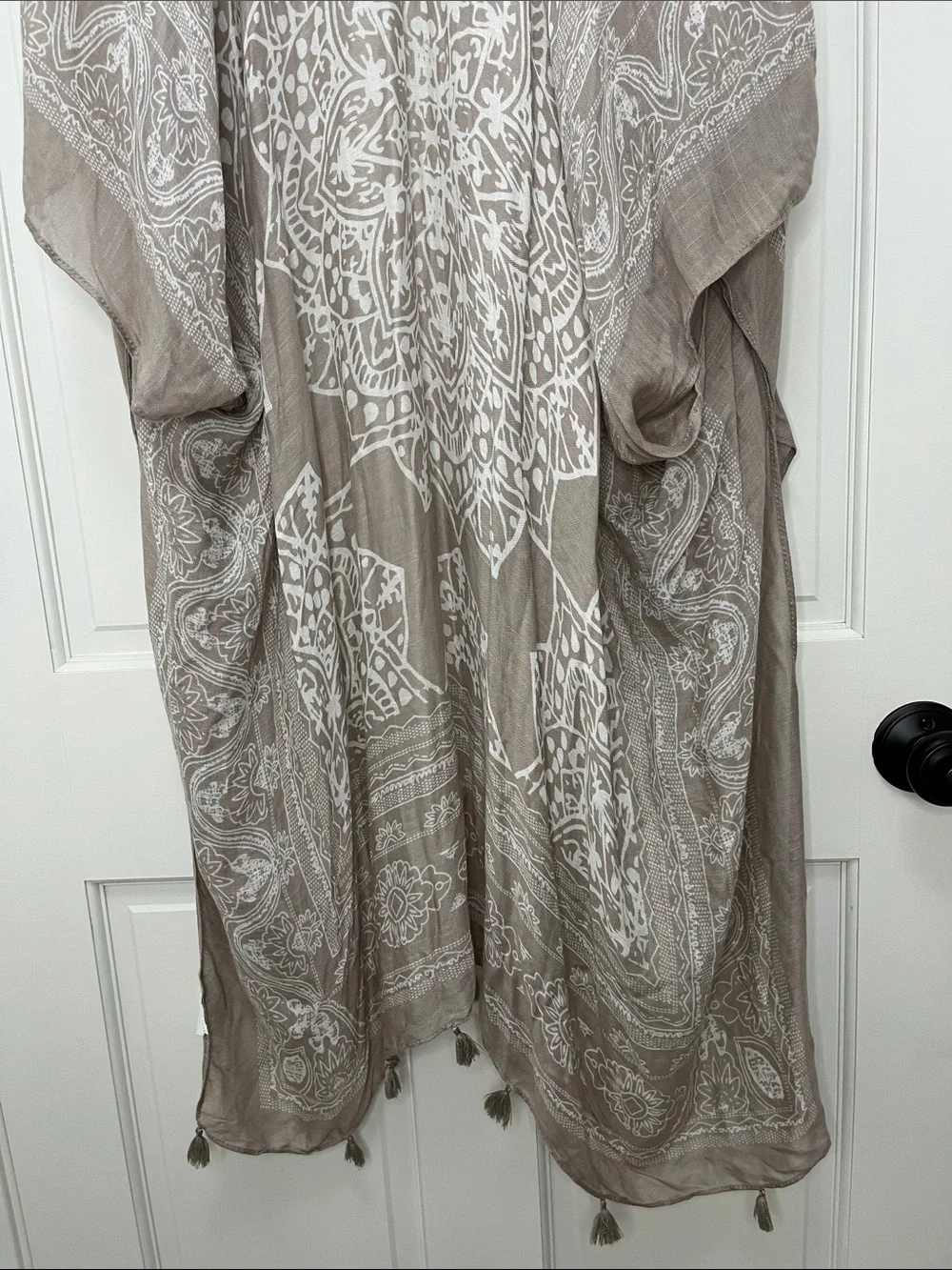 Beautiful Nomad Light Taupe and White Boho Kimono Cover Up NWT